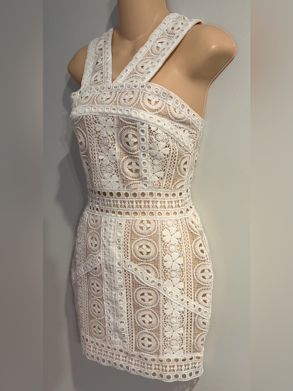 SUPERDOWN Revolve Pauline High Neck White Lace Mini Dress size XS Wedding Party - Picture 6 of 8